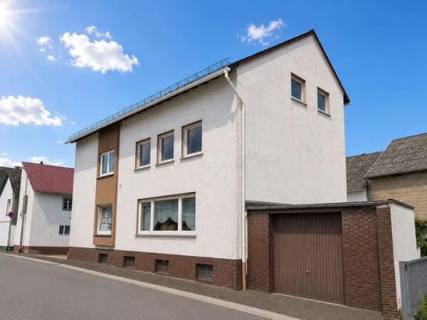 Immobilie in Altenahr - Solides Mehrparteienhaus mit 3 Wohneinheiten und Wirtschaftsgebäuden - Bild 1
