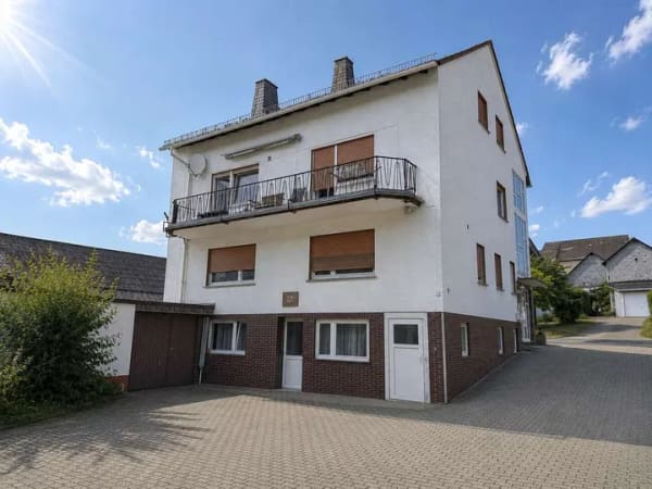 Immobilie in Altenahr - Solides Mehrparteienhaus mit 3 Wohneinheiten und Wirtschaftsgebäuden - Bild 2