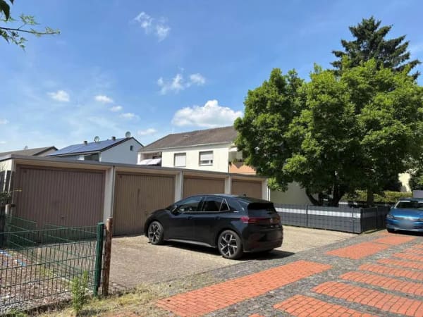 Immobilie in Neukirchen-Vluyn - Interessante Kapitalanlage mit Erweiterungspotential - 4 Familienhaus mit Baugrundstück  - Bild 1