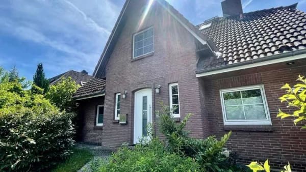 Immobilie in Reinfeld - Familiendomizil mit viel Raum für Kinderlachen - Bild 0