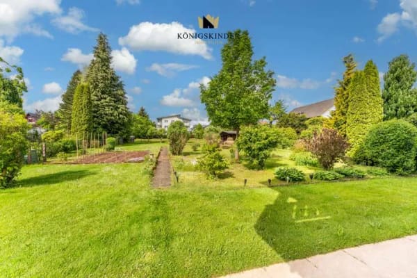 Immobilie in Aichhalden - 2-Fam.-Haus mit großem Sonnengrundstück & Ausbaupotenzial im DG - im Sommer 2026 noch einziehen! - Bild 1