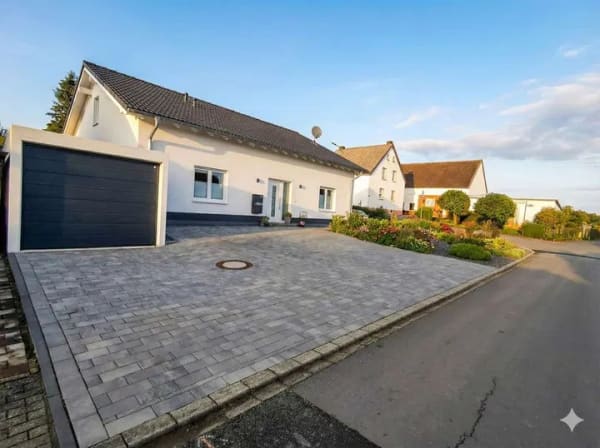 Immobilie in Berndorf - Neuwertiger Massiv-Bungalow · KfW-55 · Dez. 2022 · 117 m² · A+ · Provisionsfrei · Vulkaneifel - Bild 2