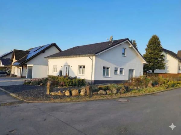 Immobilie in Berndorf - Neuwertiger Massiv-Bungalow · KfW-55 · Dez. 2022 · 117 m² · A+ · Provisionsfrei · Vulkaneifel - Bild 4