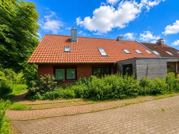 Immobilie in Schönwalde am Bungsberg - Großzügig wohnen im Grünen 
DHH mit ca. 254 m² Wohnfläche und weitläufigem Grundstück in Schönwalde - Bild 1
