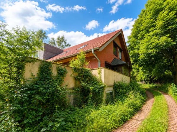 Immobilie in Schönwalde am Bungsberg - Großzügig wohnen im Grünen 
DHH mit ca. 254 m² Wohnfläche und weitläufigem Grundstück in Schönwalde - Bild 2