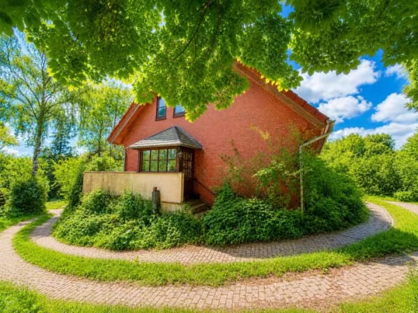 Immobilie in Schönwalde am Bungsberg - Großzügig wohnen im Grünen 
DHH mit ca. 254 m² Wohnfläche und weitläufigem Grundstück in Schönwalde - Bild 3