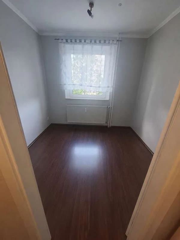 Immobilie in Schwalbach - Gepflegte Eigentumswohnung im 4. Obergeschoss mit Südwestbalkon, Stellplatz und Einbauküche - Bild 1