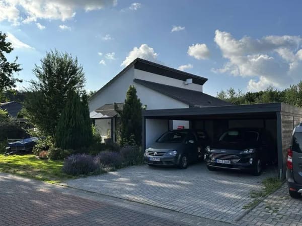 Immobilie in Lauenbrück - Lichtdurchfluteter Design-Bungalow mit wunderschönem Naturgarten - Bild 1