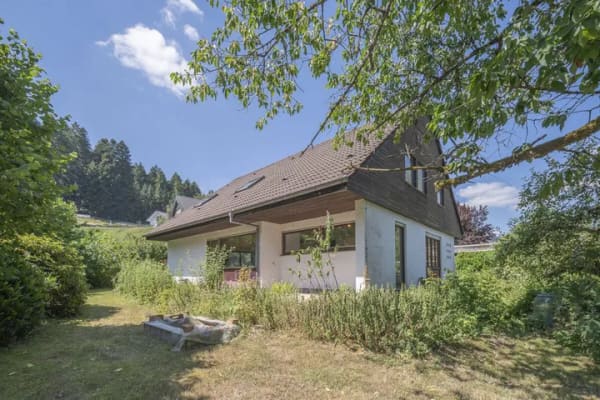 Immobilie in Alpirsbach - Na hier geht die Sonne auf! Freistehendes Haus mit vielen Möglichkeiten - sonnig, freistehend, attraktiv - Bild 3