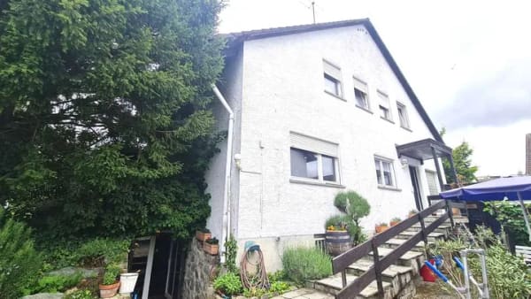 Immobilie in Kronberg - Kronberg-Oberhöchstadt: Großzügiges Haus für Familie, Mehrgenerationen oder Kapitalanleger - Bild 0