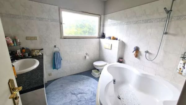 Immobilie in Kronberg - Kronberg-Oberhöchstadt: Großzügiges Haus für Familie, Mehrgenerationen oder Kapitalanleger - Bild 2