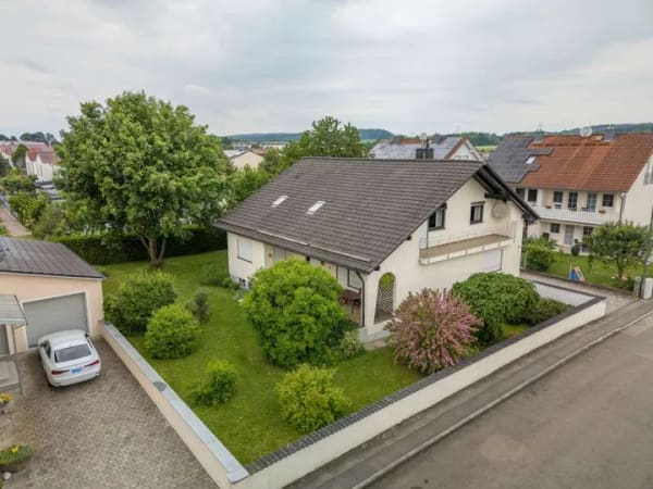Immobilie in Wettstetten - Charmantes Ein- Zweifamilienhaus mit großem Grundstück in familienfreundlicher Lage von Wettstetten! - Bild 0
