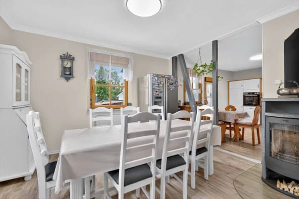 Immobilie in Wiernsheim - PROVISIONSFREI! Einfamilienhaus mit großem Garten, Pool und vielseitiger Scheune - Bild 4