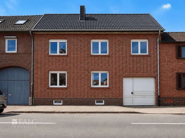Immobilie in Gangelt - Wohnhaus mit Innenhof und Entwicklungspotenzial - Bild 1