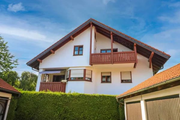 Immobilie in Schongau - Sofort beziehbar: Gemütliche 3-Zimmer-Wohnung mit Galerie und Einzelgarage in Schongau! - Bild 0