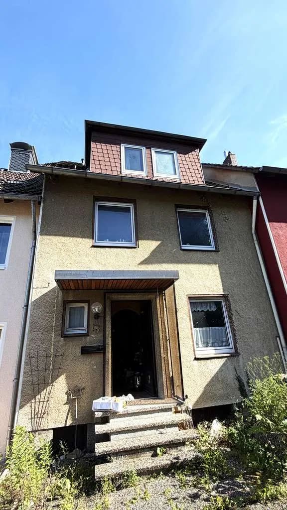 Immobilie in Springe - SPRINGE:  Erbfall. Renovierungsbedürft. 4-5 Zi. Haus m. TGL Bad  - Garten - Garage - Bild 0