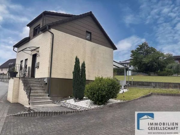 Immobilie in Birken-Honigsessen - Kompaktes Einfamilienhaus mit Nebengebäude und Einzelgarage in Ortslage - Bild 0
