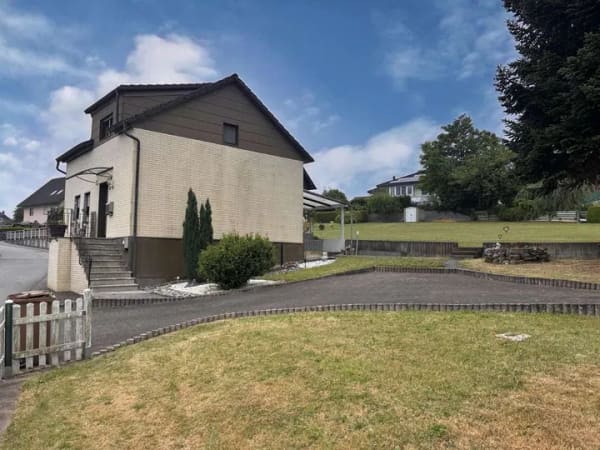 Immobilie in Birken-Honigsessen - Kompaktes Einfamilienhaus mit Nebengebäude und Einzelgarage in Ortslage - Bild 1
