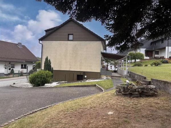 Immobilie in Birken-Honigsessen - Kompaktes Einfamilienhaus mit Nebengebäude und Einzelgarage in Ortslage - Bild 2