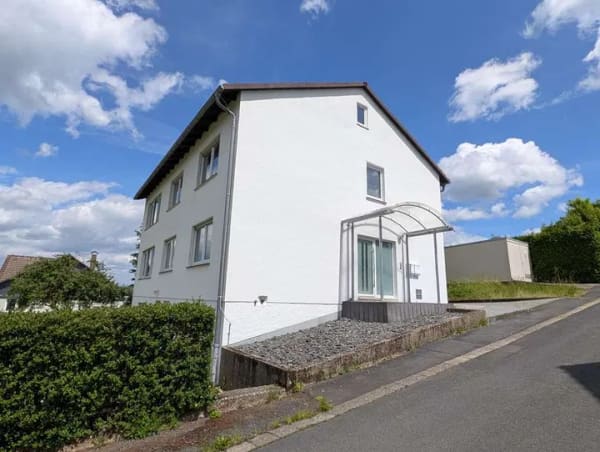 Immobilie in Jesberg - Großzügiges, freistehendes Zweifamilien-Haus - Gepflegt - Bild 1