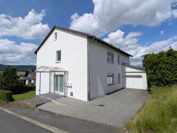 Immobilie in Jesberg - Großzügiges, freistehendes Zweifamilien-Haus - Gepflegt - Bild 2