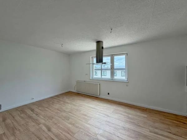 Immobilie in Efringen-Kirchen - Kaufen statt mieten, renovierte 3-Zi.-Wohnung mit Kaminofen, neuem Bad und Gartennutzung - Bild 1