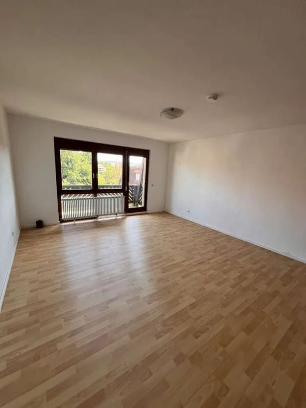 Immobilie in Bad Krozingen - Sofort bezugsfrei: Großzügige 1-Zimmer-Wohnung mit Balkon und Weitblick! - Bild 4