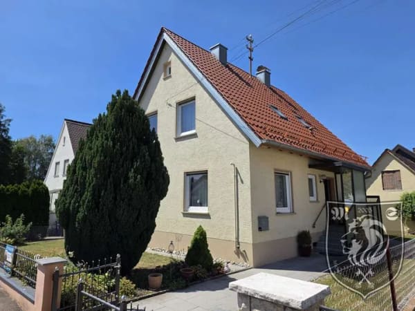 Immobilie in Syrgenstein - Gepflegtes EFH mit schönem Garten in Syrgenstein/Landshausen - ideal für kleine Familien - Bild 1