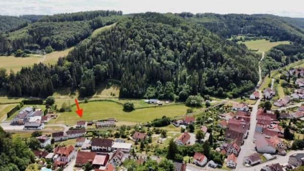 Immobilie in Schelklingen - Älteres Einfamilienhaus in herrlicher Ortsrandlage von Schelklingen/Hütten - Bild 0