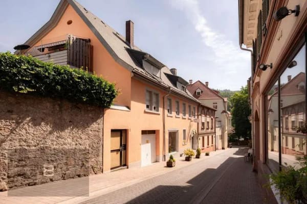 Immobilie in Weinheim - STADTHAUS IN WEINHEIM | ZENTRAL. RENTABEL. HISTORISCH. - Bild 0