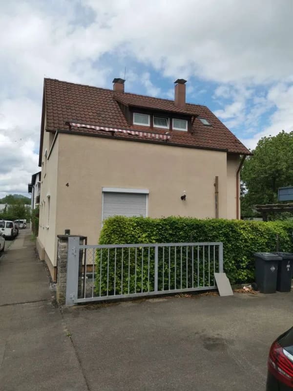 Immobilie in Eislingen/Fils - Gleich im EG einziehen und den Rest nach und nach renovieren: Zweifamilienhaus in Eislingen - Bild 1