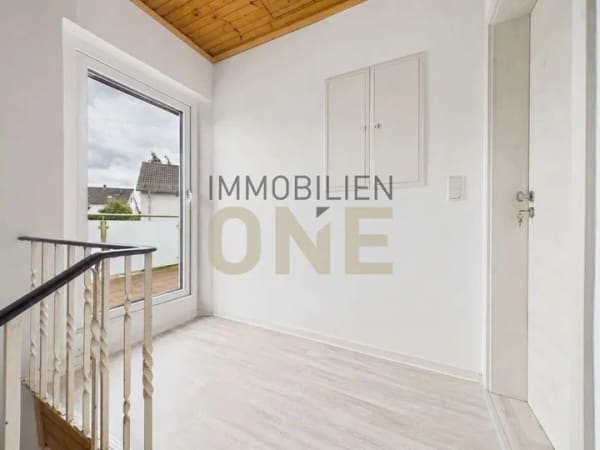 Immobilie in Kümmersbruck - Modernisierte 3,5-Zimmerwohnung mit Südbalkon und großer Werkstatt - Bild 1