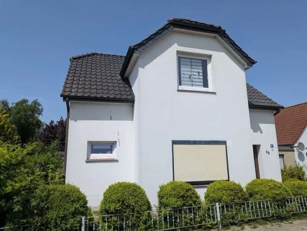 Immobilie in Brake - PROVISIONSFREI für Käufer!! Solides Einfamilienhaus auf großem Grundstück! - Bild 2
