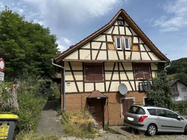 Immobilie in Weisenbach - - ohne Käuferprovision - Einfamilienhaus mit Scheunenanbau - Wohnfläche ca. 116 m²; Grundstücksf - Bild 0