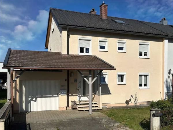 Immobilie in Wallersdorf - Geräumiges Reihenendhaus mit ruhigem Garten  - Bild 0