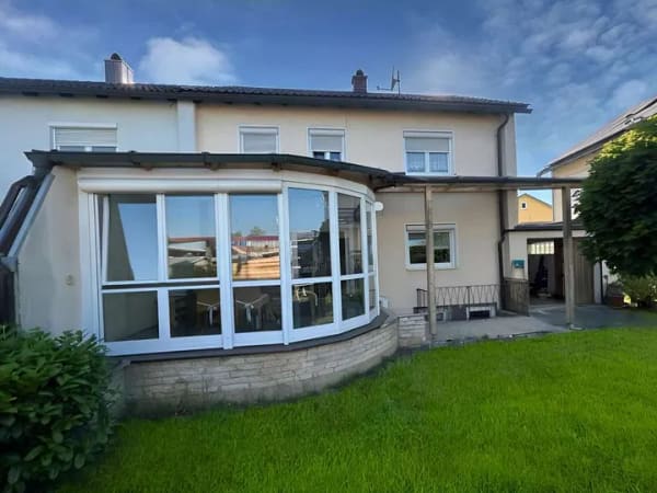 Immobilie in Wallersdorf - Geräumiges Reihenendhaus mit ruhigem Garten  - Bild 2