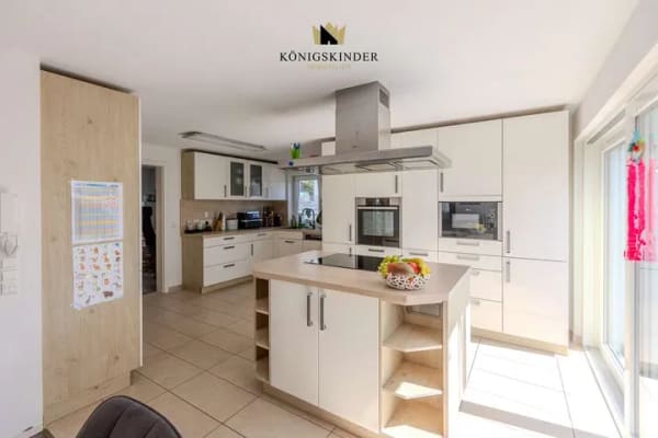 Immobilie in Mötzingen - EFH: 10 Zimmer & 255 m² Wohnfläche 
OPEN-HOUSE-Besichtigung: 
Samstag, 25.7.26 11:00 bis 12:00 Uhr - Bild 2