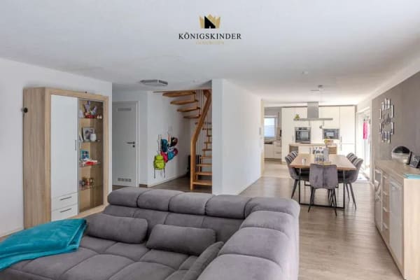 Immobilie in Mötzingen - EFH: 10 Zimmer & 255 m² Wohnfläche 
OPEN-HOUSE-Besichtigung: 
Samstag, 25.7.26 11:00 bis 12:00 Uhr - Bild 3