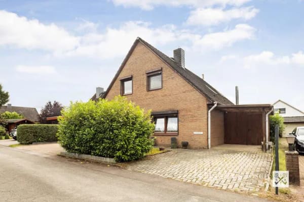 Immobilie in Ahlerstedt - Großes Zweifamilienhaus in Ahlerstedt - Bild 1