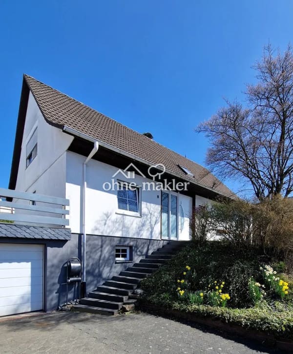 Immobilie in Bad Berleburg - Einfamilienhaus mit Garten und Garage und Stellplatz - Bild 0