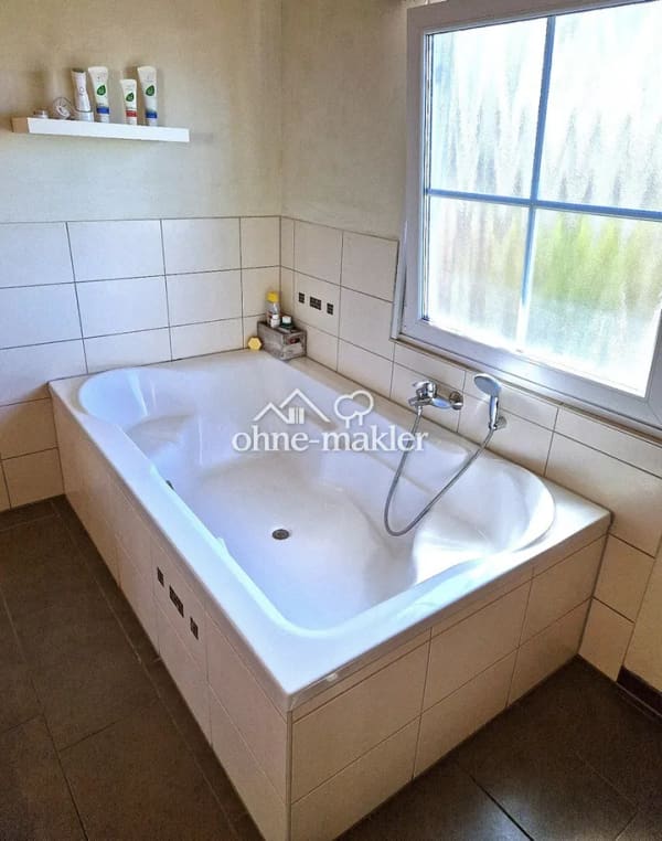 Immobilie in Bad Berleburg - Einfamilienhaus mit Garten und Garage und Stellplatz - Bild 1