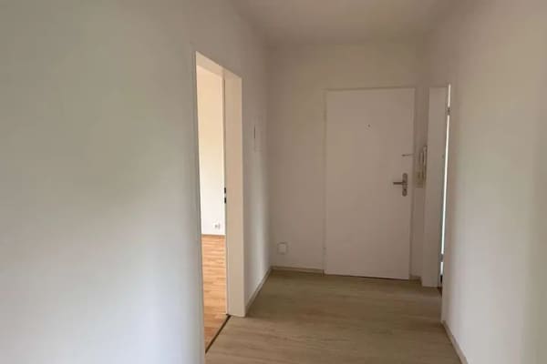 Immobilie in Zeven - Modernisierte 3-Zimmer-Wohnung mit Balkon & neuer Küche - Bild 1