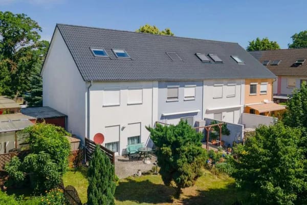 Immobilie in Rüdersdorf bei Berlin - Mit Keller, ausgebautem Dach, Carport und Süd-Terrasse: Vermietetes Reihenendhaus in Rüdersdorf - Bild 0