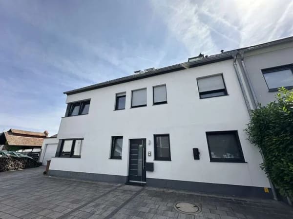 Immobilie in Großostheim - Exklusive Doppelhaushälfte mit Premium-Ausstattung, Doppelgarage und traumhaftem Garten - Bild 2