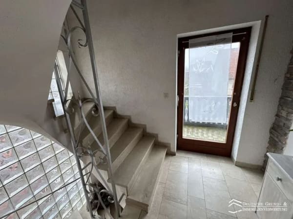 Immobilie in Gemünden am Main - MFH mit Garage und Garten sowie fortschrittlicher Heizungsanlage - Bild 2