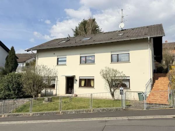Immobilie in Wächtersbach - Provisionsfrei und mit Bioenergie ! Großes Generationenhaus mit schönen Bädern und Küchen - Bild 0