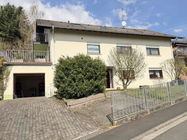 Immobilie in Wächtersbach - Provisionsfrei und mit Bioenergie ! Großes Generationenhaus mit schönen Bädern und Küchen - Bild 1