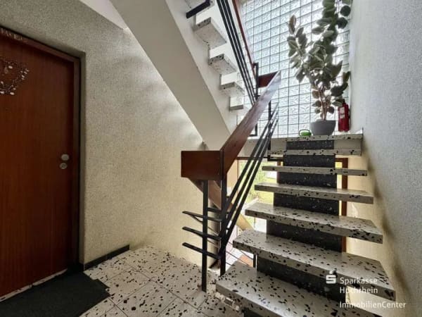 Immobilie in Klettgau - Ein Zuhause zum Genießen - Gepflegte Erdgeschosswohnung mit Balkon, Terrasse und Garage - Bild 3