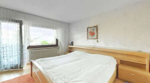 Immobilie in Enkenbach-Alsenborn - Großzügiges Zweifamilienhaus mit Terrasse, Balkon und 3 Garagen - Bild 2