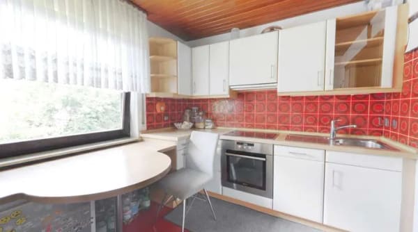 Immobilie in Enkenbach-Alsenborn - Großzügiges Zweifamilienhaus mit Terrasse, Balkon und 3 Garagen - Bild 4
